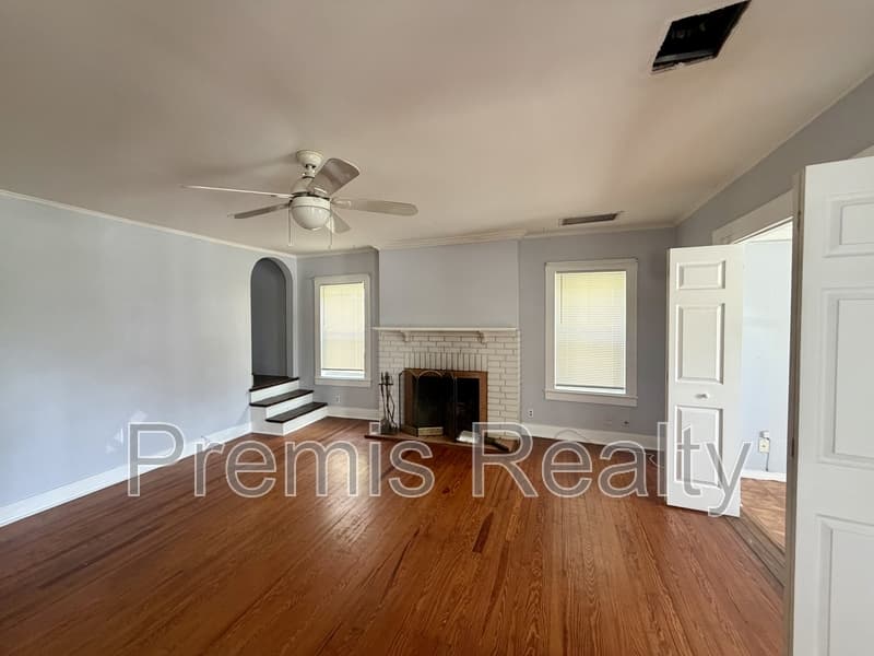 Clearwater House: 300 Jefferson Ave. N