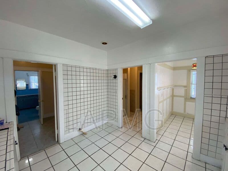 Los Angeles House: 1513 W 45th St