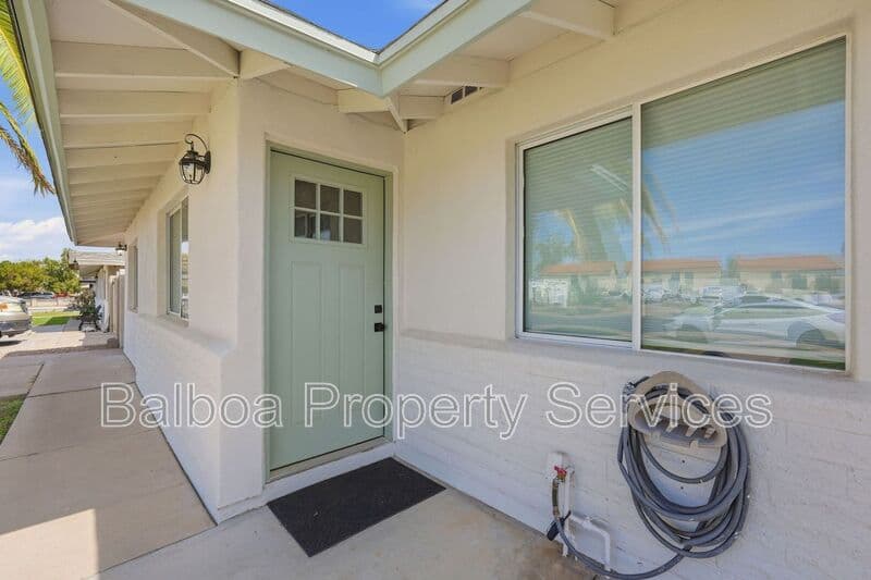 Gilbert House: 1 N Cottonwood Dr