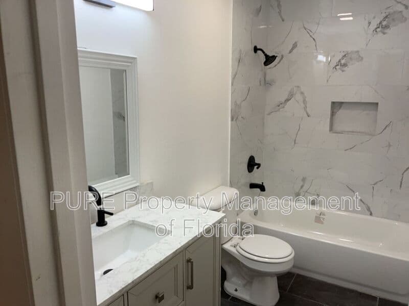 Ocala House: 5714 SE 4th Street