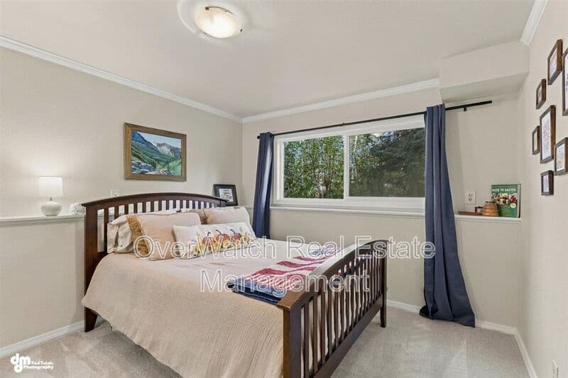 Eagle River House: 10610 High Bluff Dr