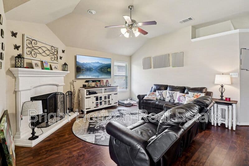 Fort Worth House: 8221 Mule Deer Run