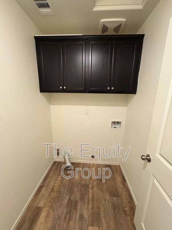 Visalia House: 2113 North Highland Street