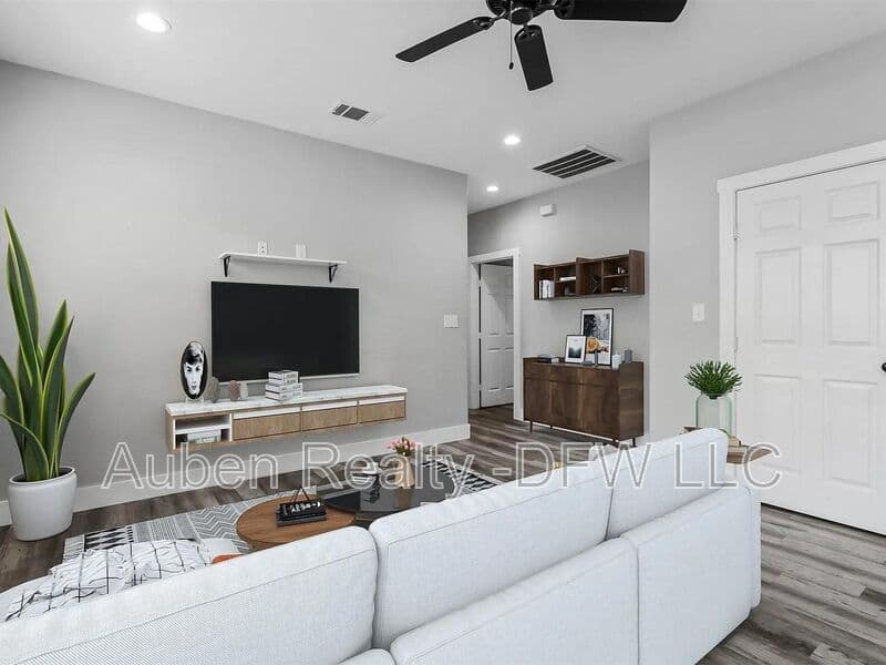 Denison House: 1104 W Elm Street