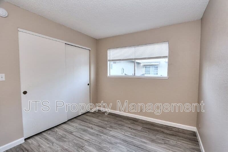 Folsom House: 319 Montrose Drive