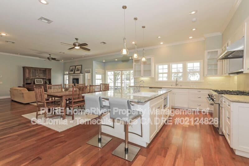 Murrieta House: 36475 Avenida La Cresta
