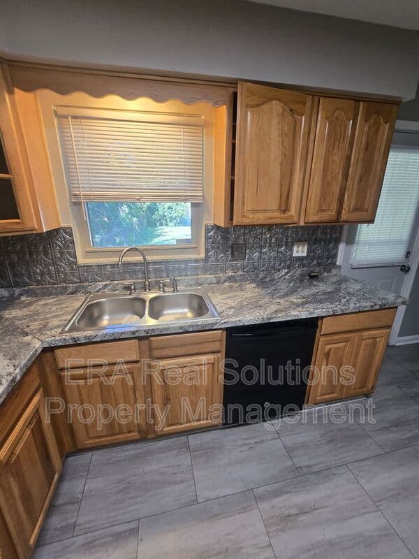 Columbus House: 3050 Clermont Rd