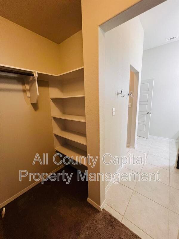 Georgetown House: 201 Oakstone Dr