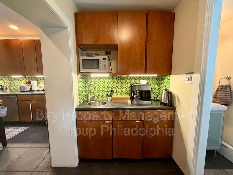 Philadelphia House: 15 West Abington Ave
