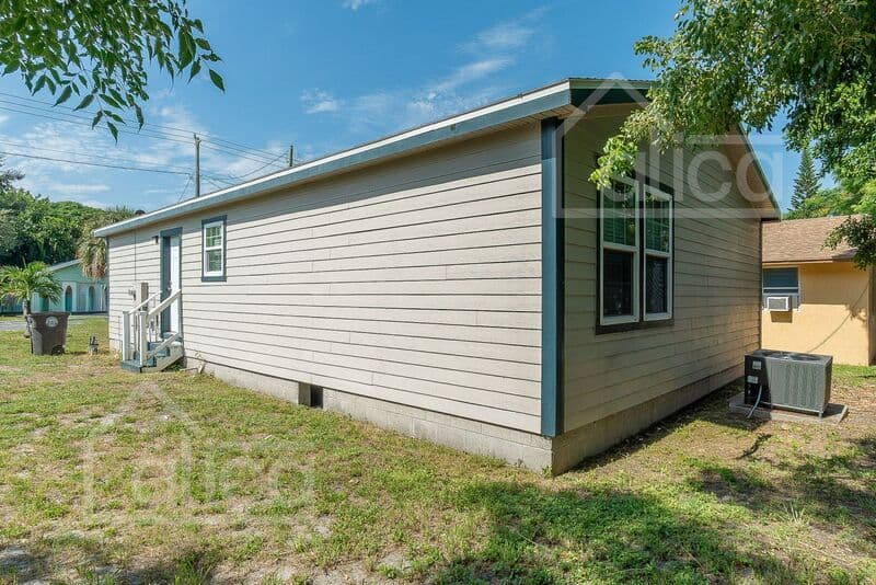 West Palm Beach House: 1113 22nd St