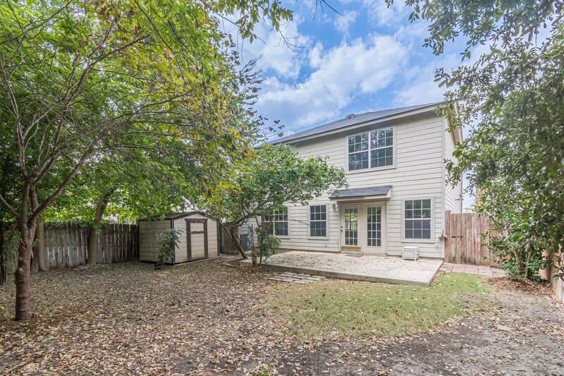 San Antonio House: 11223 Victory Cavern