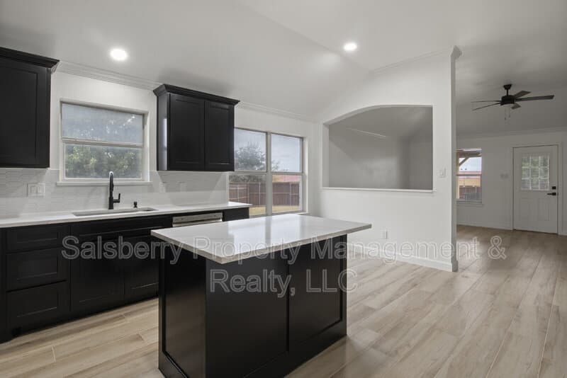 Fort Worth House: 8275 Horse Whisper Lane