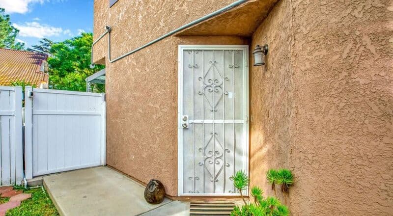 Compton House: 720 Matthisen Cir