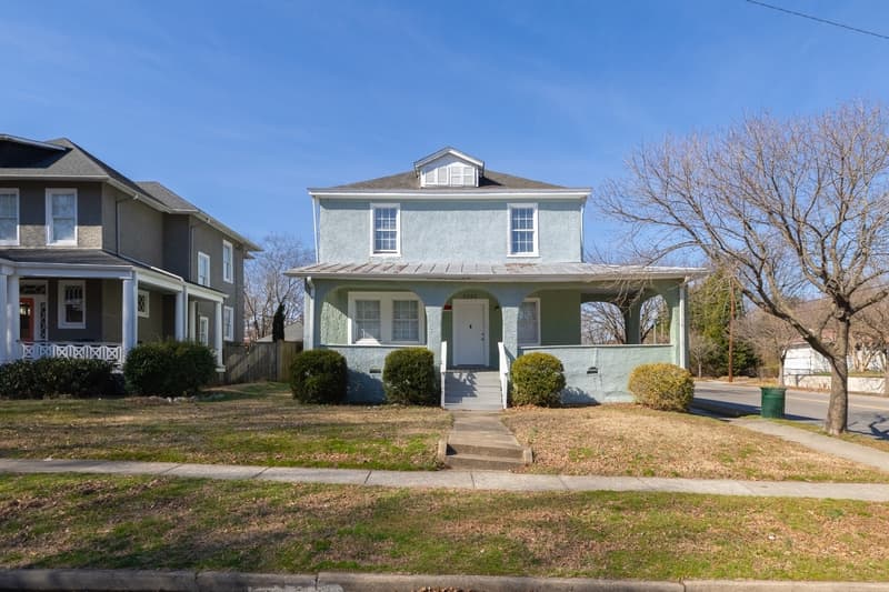 Richmond Condo: 2922 Noble Ave. A
