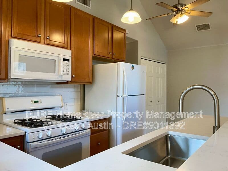 Austin Condo: 909 Hill Wood Dr #A