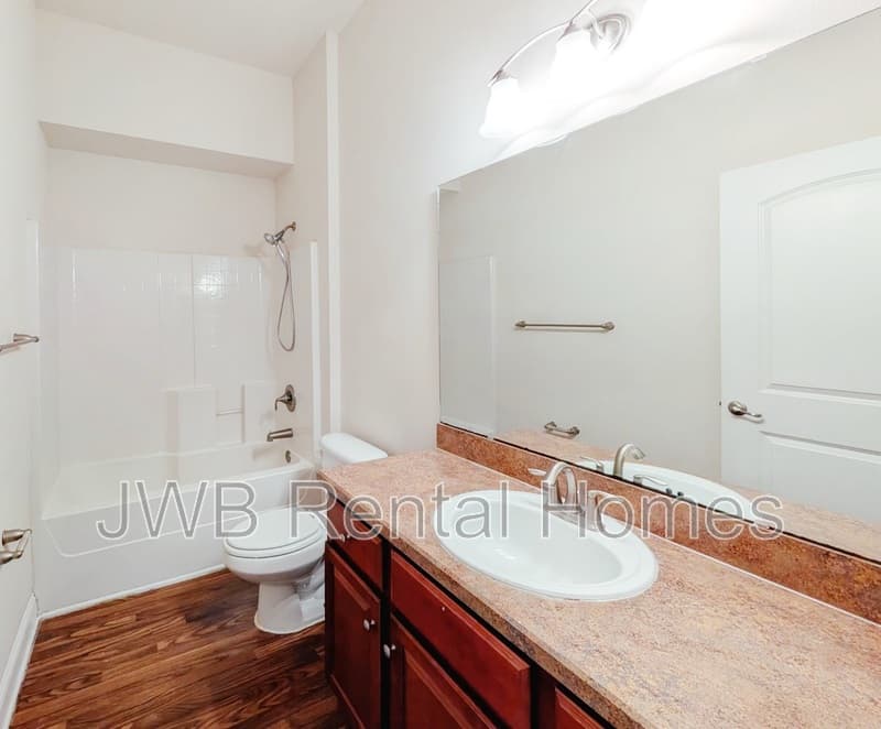 Jacksonville House: 7547 Westland Oaks Dr