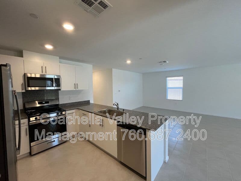 Indio House: 79225 Valor Ln