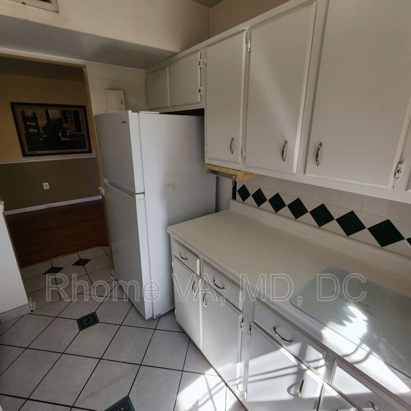 Fairfax Condo: 9473 Fairfax Blvd
