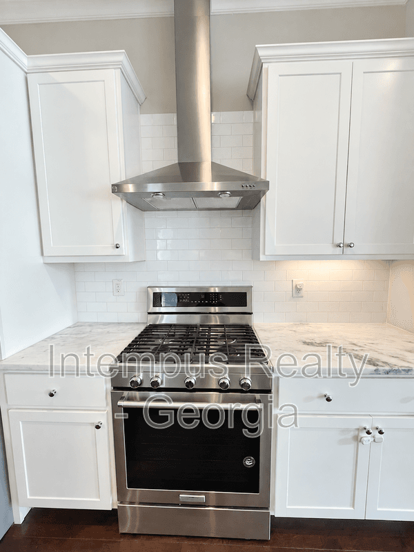 Smyrna House: 1260 Stone Castle Cir SE