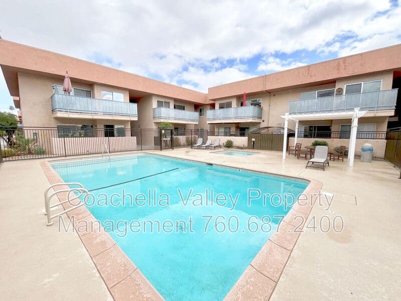 Palm Springs Condo: 400 N Sunrise Way