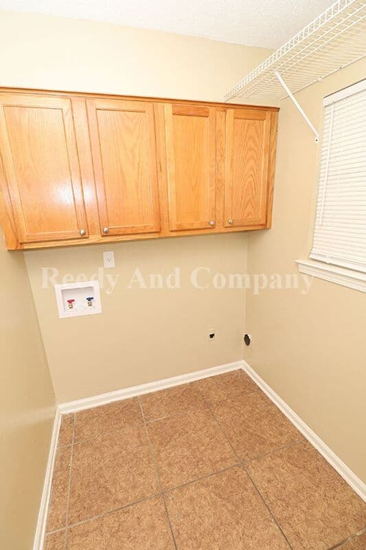 Horn Lake House: 3285 Mayfair Dr