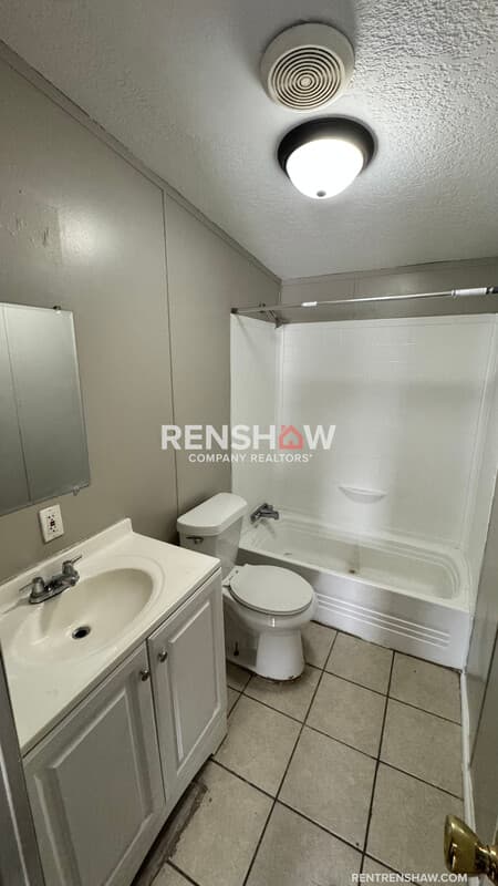 Memphis House: 288 W Brooks Rd