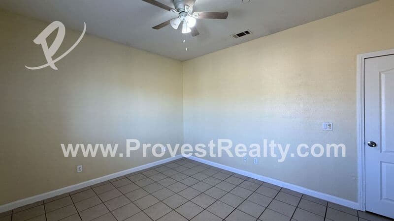 Apple Valley House: 26165 Houston St
