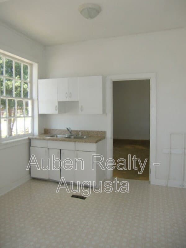 Augusta House: 1914 1/2 Kratha Drive