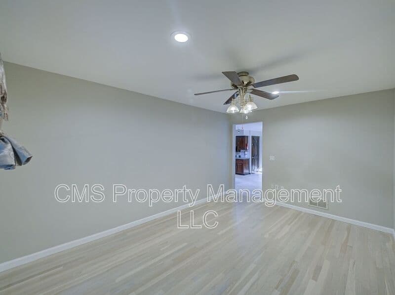 Morganville House: 17 Bauers Ln