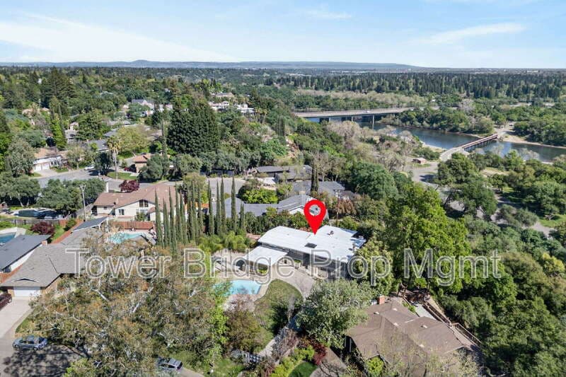 Fair Oaks House: 3937 Orangewood Dr