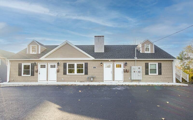 Agawam Condo: 62 Suffield St