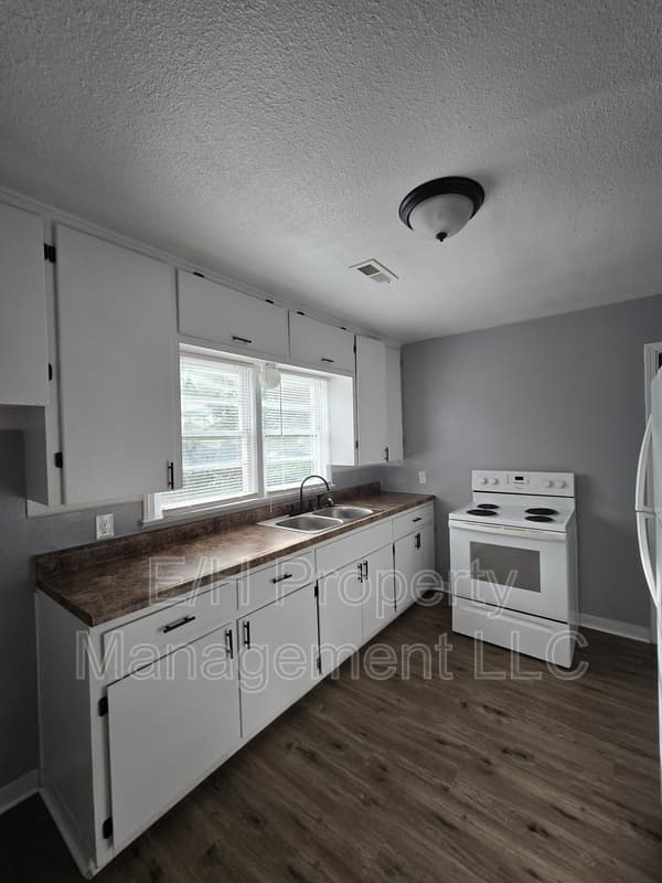 Wichita House: 1338 North Volutsia