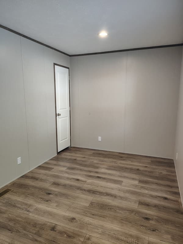 ELLENWOOD House: 26 Spencer Drive