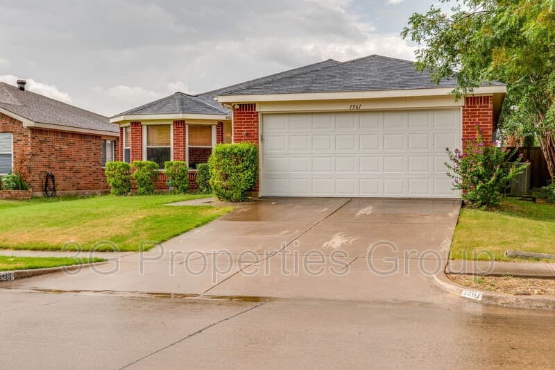 Little Elm House: 1561 Knottingham Drive