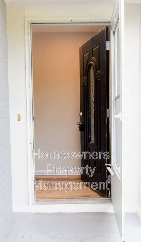 Fayetteville House: 4408 Chesterbrook Dr