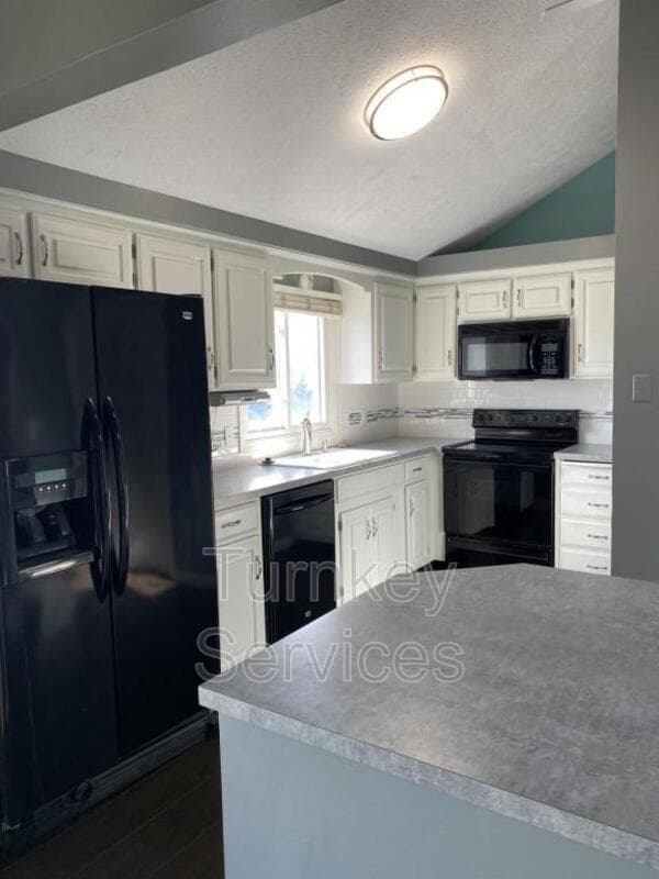 Omaha House: 15423 Stony Brook Blvd