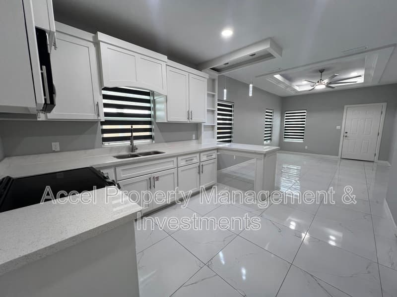 Alamo Condo: 1122 Country Club Drive