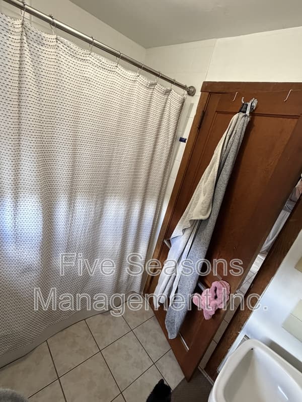Burlington Condo: 1083-1085 North Avenue - 3