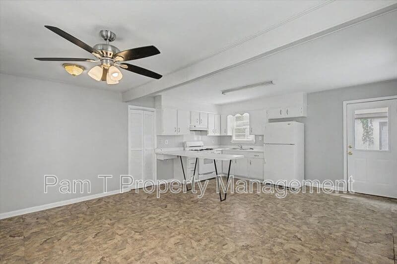 Savannah House: 2619-A Livingston Ave.