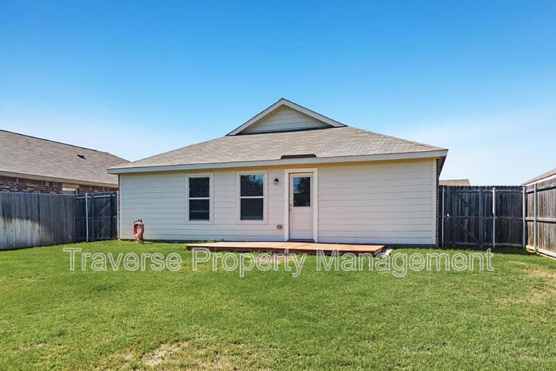 Azle House: 1380 Beach Dr
