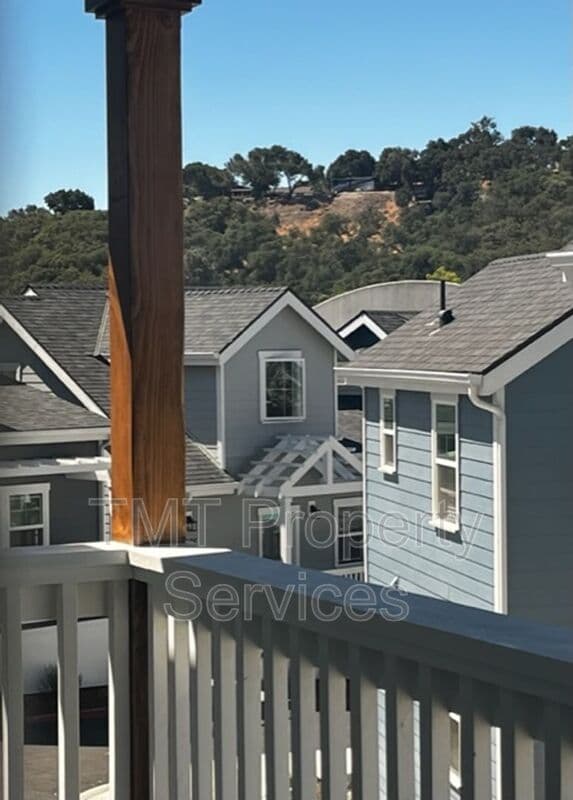 Atascadero House: 5915 Gran Paseo Way