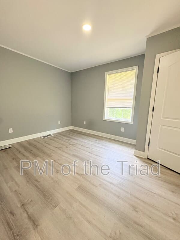 Winston-Salem House: 2421 Daisy Street