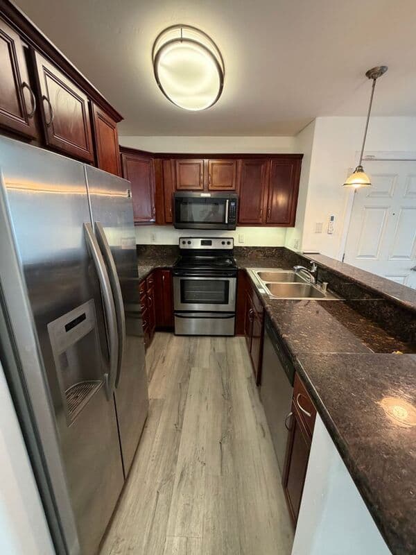 San Diego House: 5402 Balboa Arms