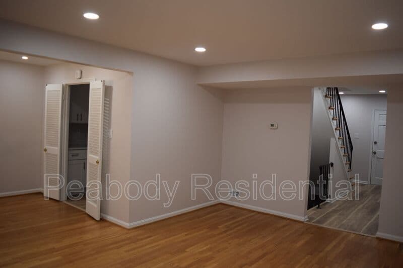 Alexandria House: 1013 N Vail St