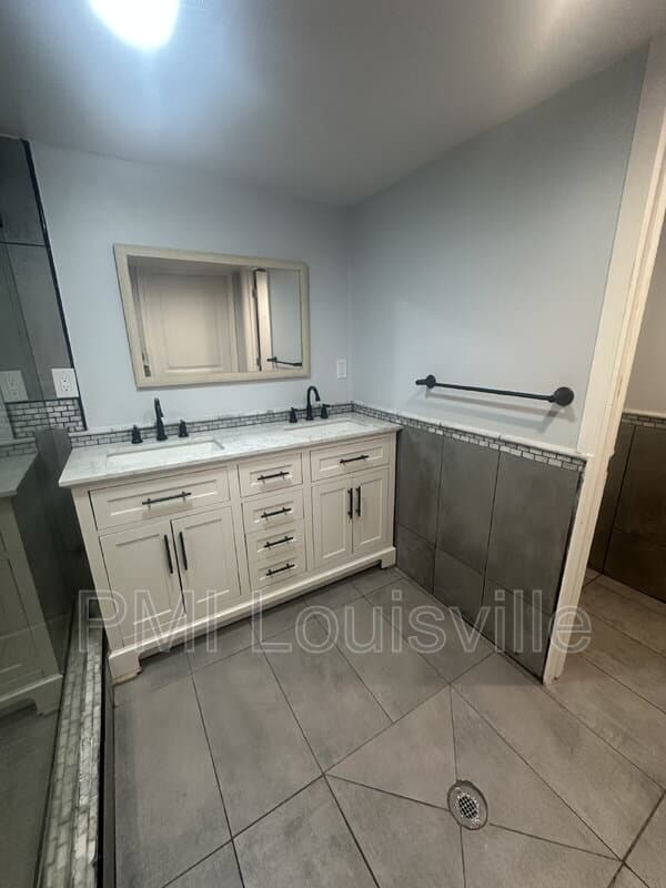 Louisville House: 2939 Bon Air Avenue