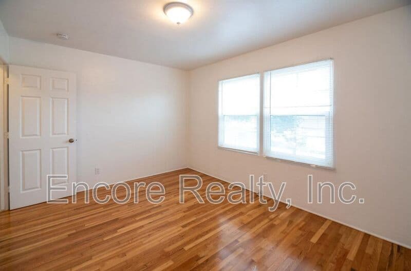 San Diego House: 2168 Bacon St