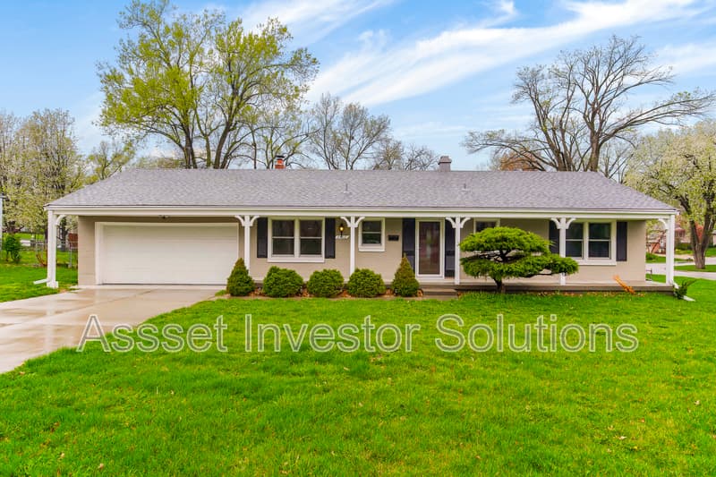 Leawood House: 8400 State Line Rd