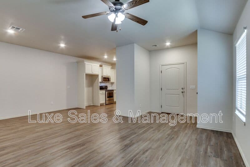 Edmond House: 437 Chalk Hill Ct