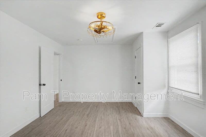 Savannah House: 201 - A W 37th St
