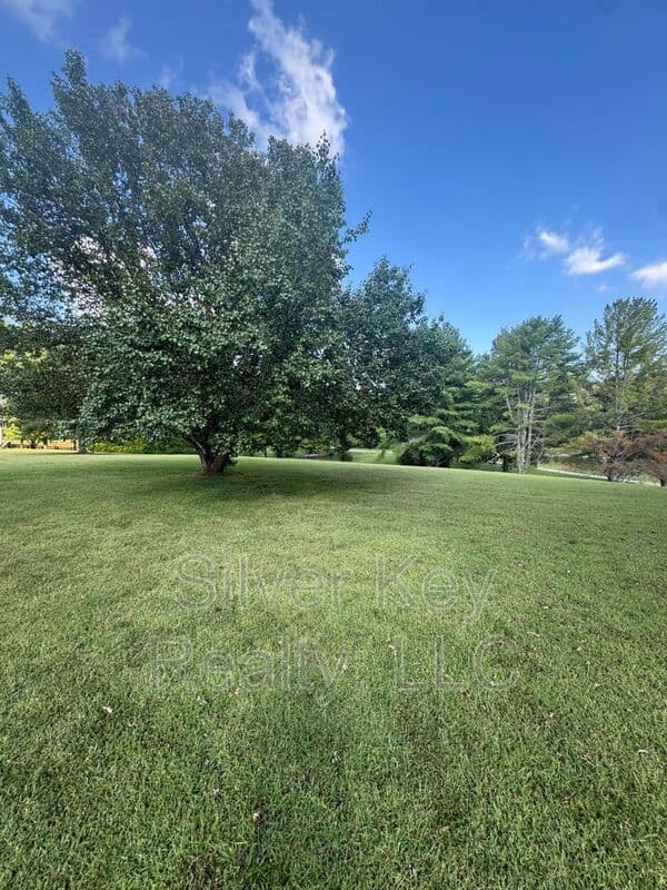 Athens House: 834 Highway 39 East